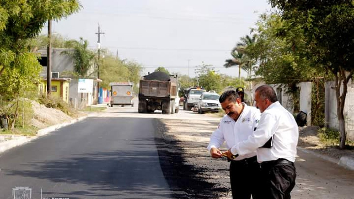 Supervisan obra de pavimentación