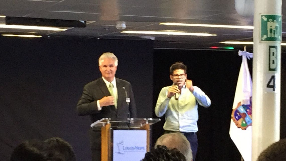 Logos Hope abre sus puertas del mayor tesoro que guarda, su biblioteca