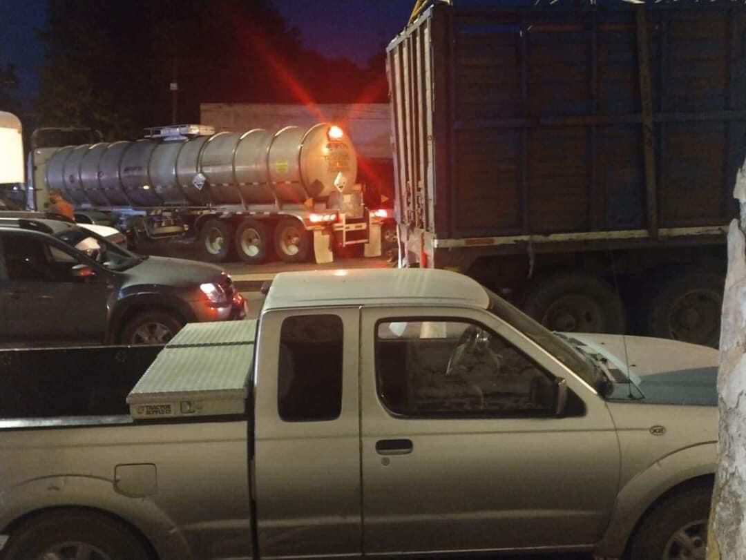 Bloquea Columna Pedro J. Méndez carretera Victoria - Monterrey y avanza hacia Victoria