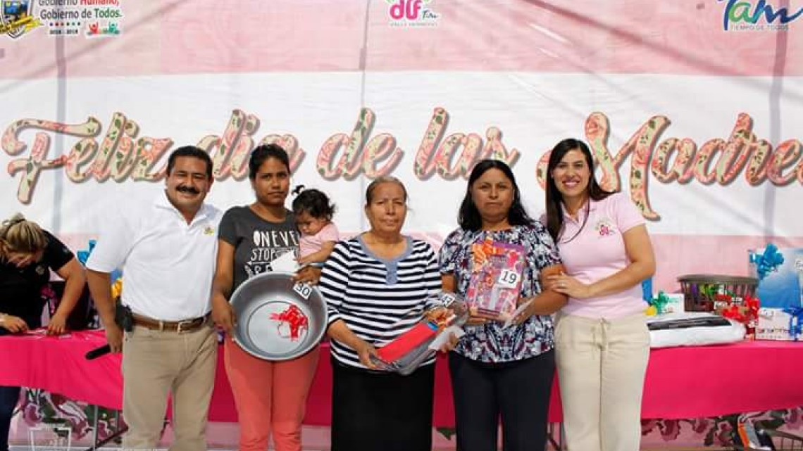 Ayuntamiento festeja a madres de Aquiles Serdán