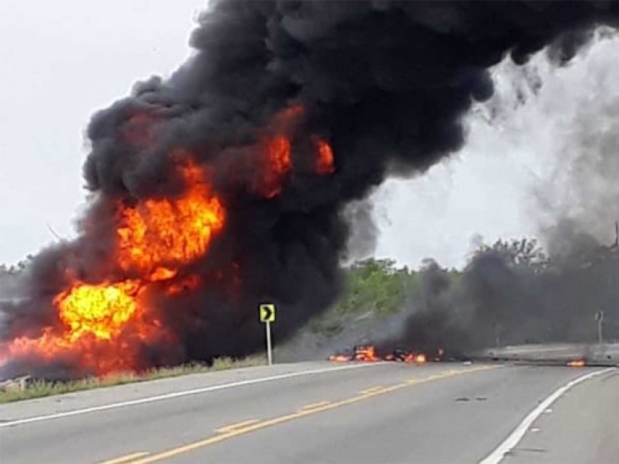 Al menos 7 muertos tras explosión de pipa
