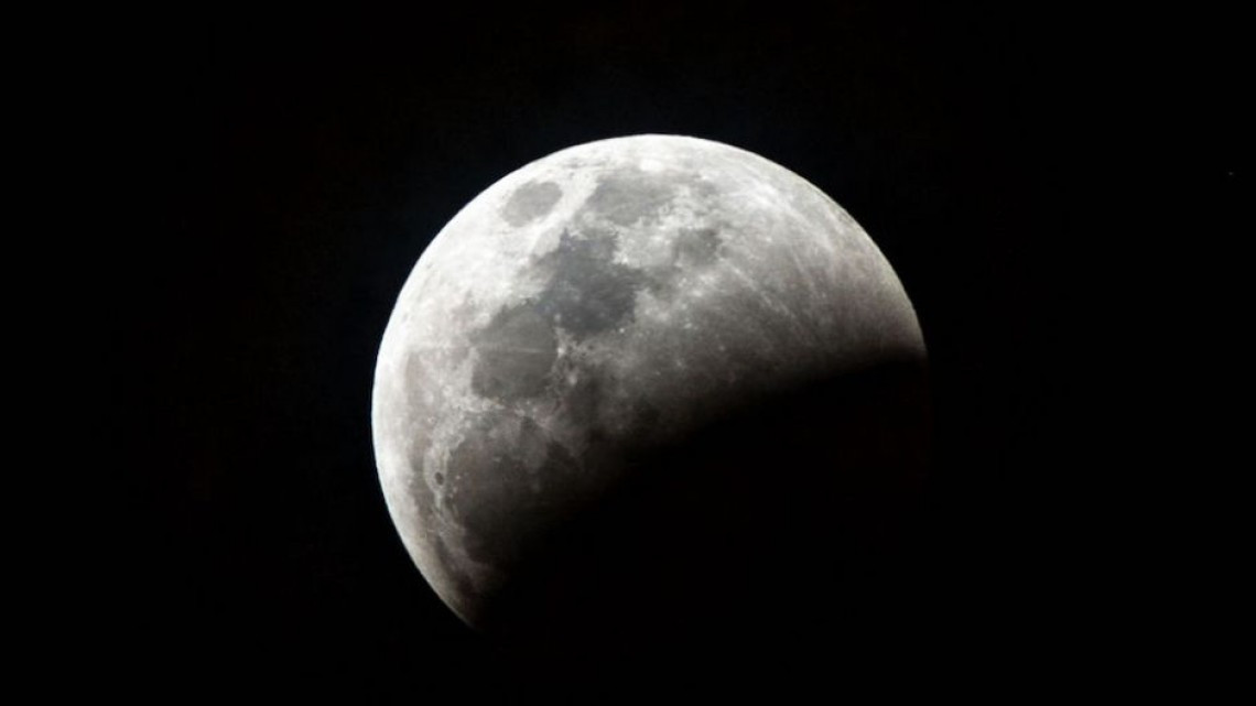 La "Superluna de sangre de lobo" en fotos