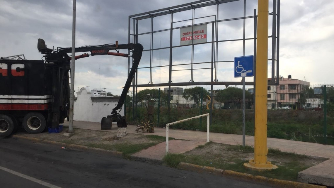 Retira SEDUMA espectaculares ilegales