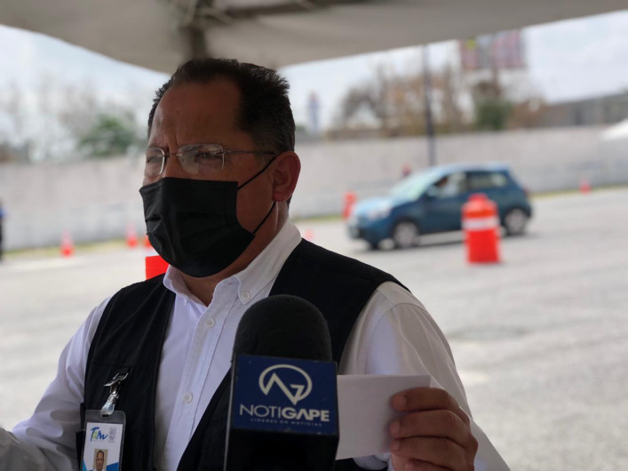 Vacunan a adultos mayores sin seguir calendarización