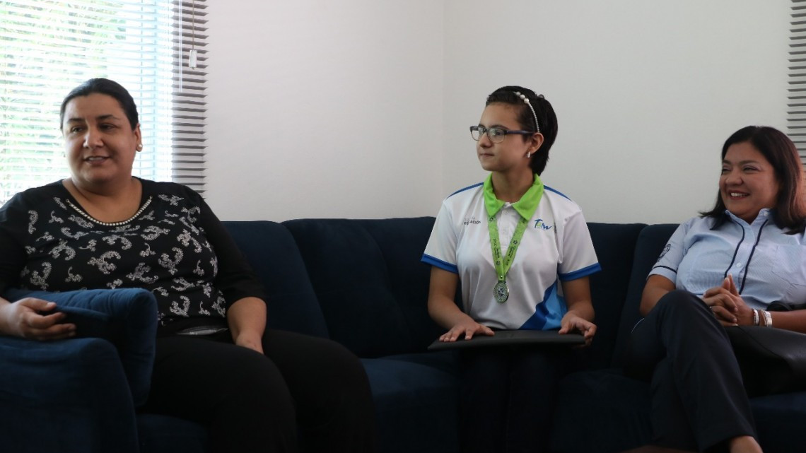 Reconoce alcalde de Madero a la ganadora de la Olimpiada del Conocimiento