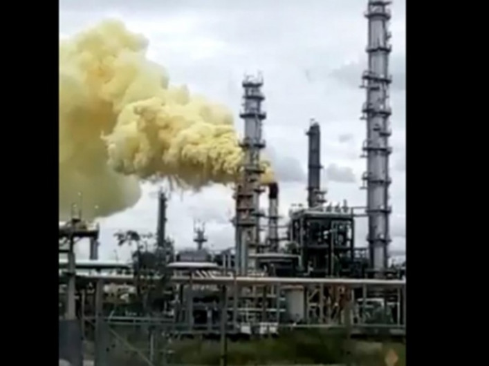 Ciudadanos se alarman por nube amarilla en refinería en Salamanca  