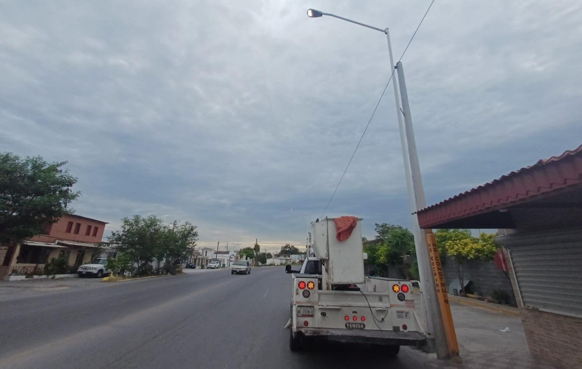 Rehabilita Gobierno de Carlos Peña Ortiz, alumbrado público en Reynosa