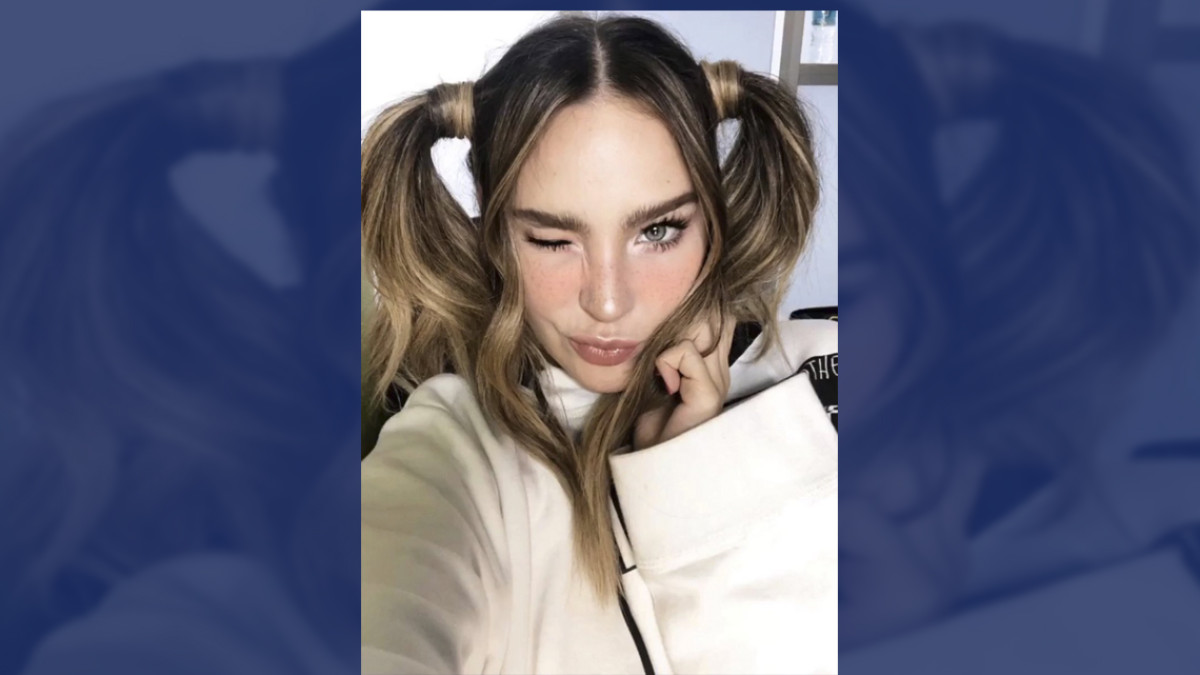 Belinda roba suspiros con peinado colegial