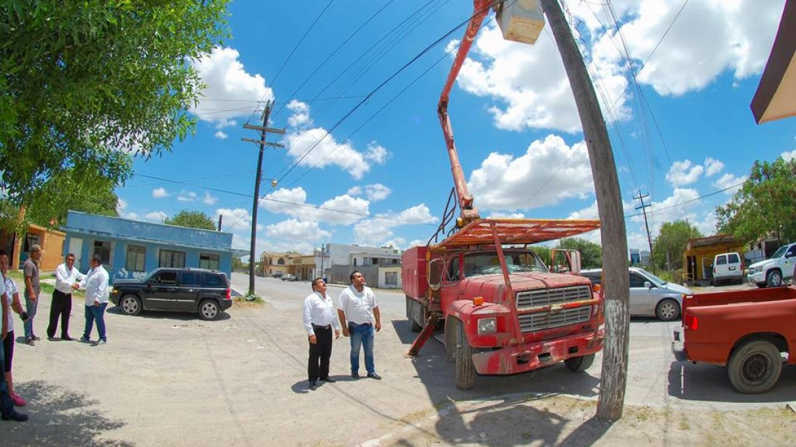 Supervisan trabajos de alumbrado