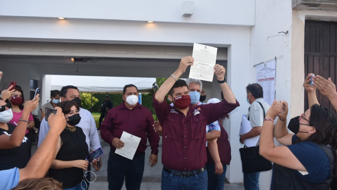 Alberto Granados recibe constancia como diputado local electo del Distrito 10 de Matamoros