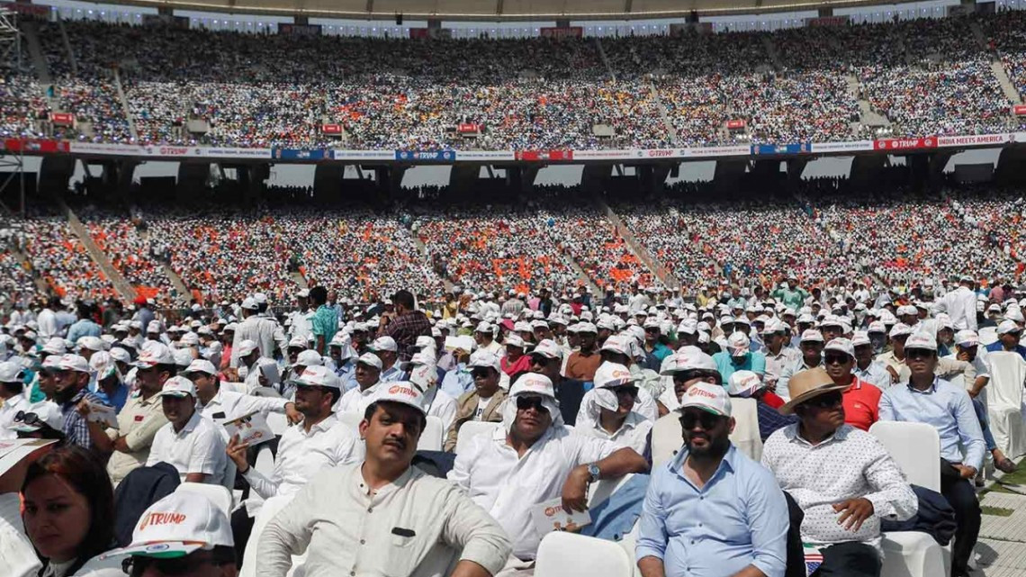 Ante 100 mil personas, Trump comienza visita oficial en India