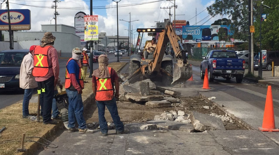 Cierran por bacheo calle Rosalio Bustamante y 16 de septiembre