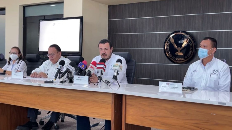 Anuncia rector beneficios para personal de horario libre y de contrato 