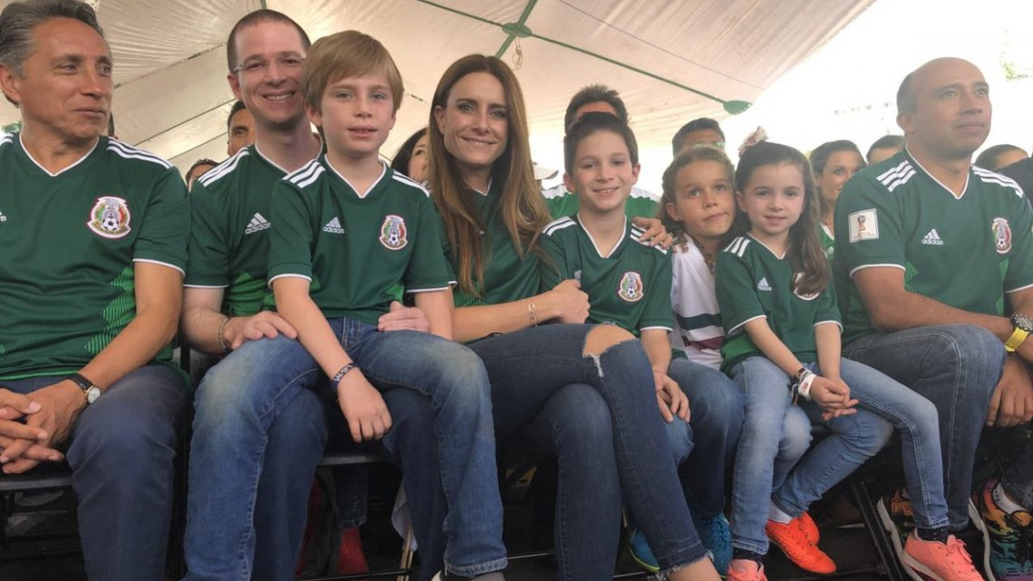 Candidatos a la presidencia muestran su apoyo a la selección