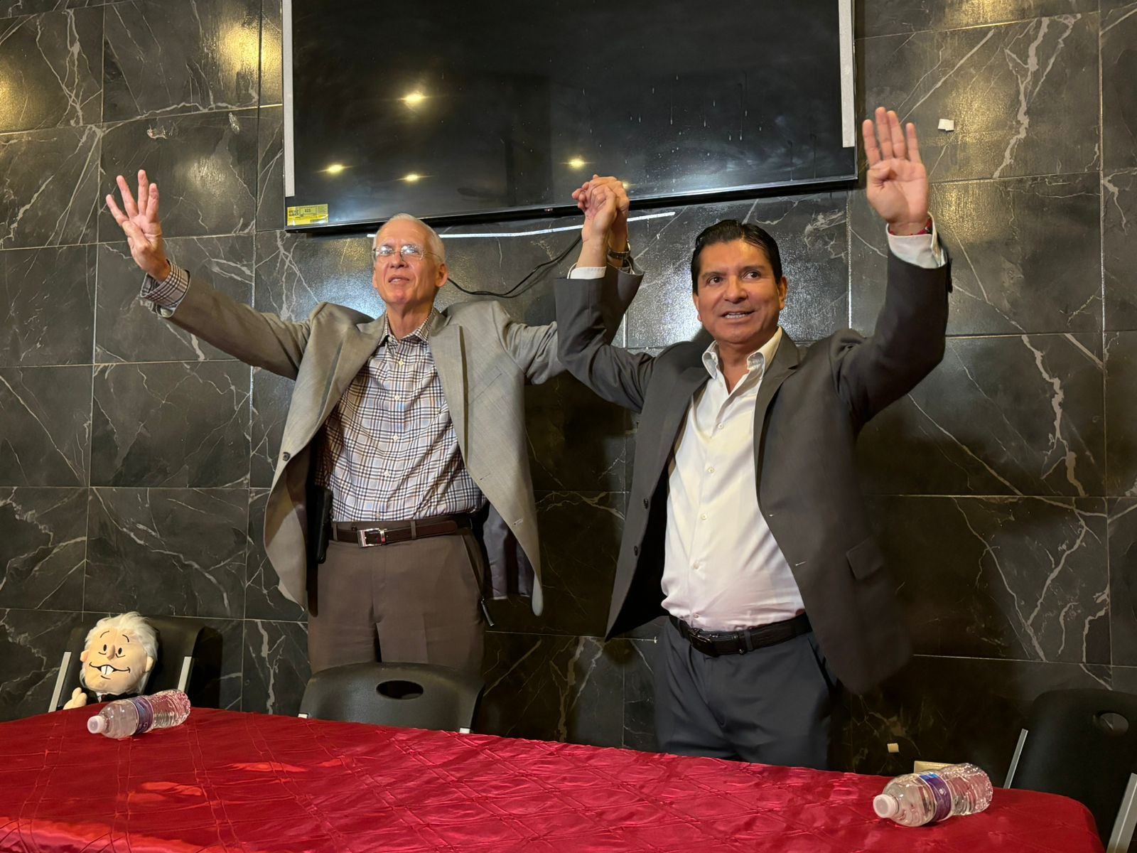 Anuncia Francisco Chavira que va por senaduría