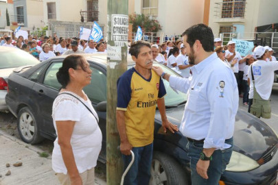 Visita Javier Garza Faz la colonia Hacienda Las Bugambilias
