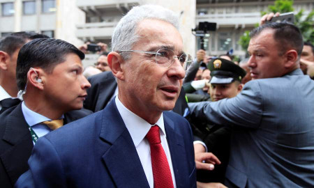 Expresidente Álvaro Uribe acude a tribunales por presunto soborno y fraude procesal