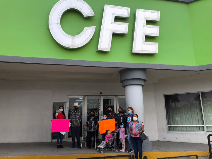 Vecinos protestan por falta de luz en ejido Nuevo Santana