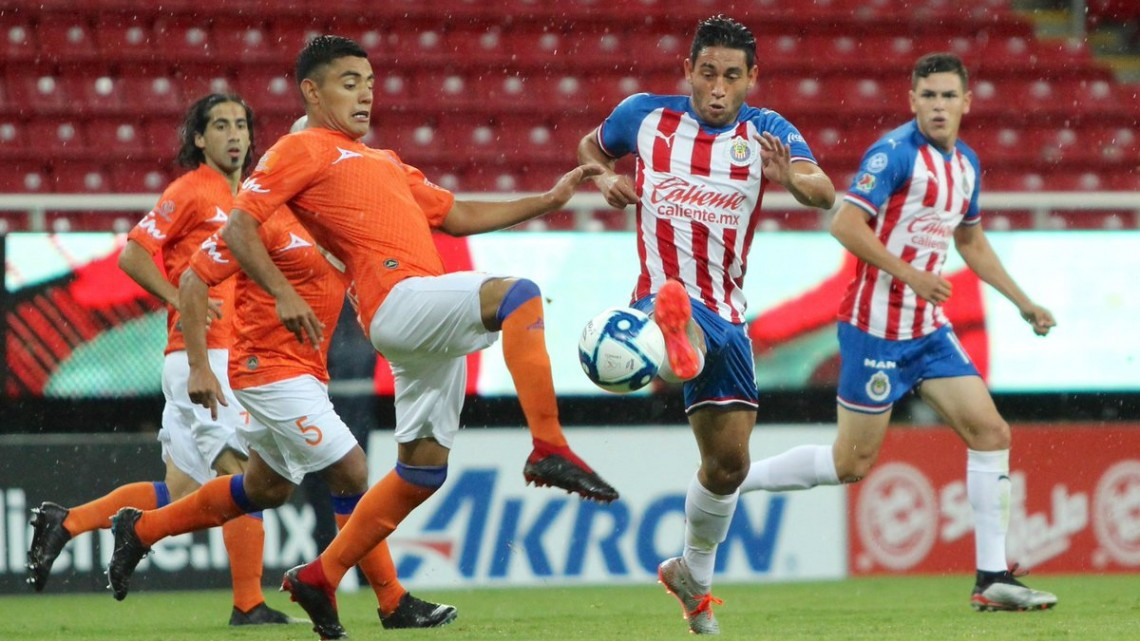 Afición de Chivas pide salida de Tomás Boy, tras derrota ante Correcaminos