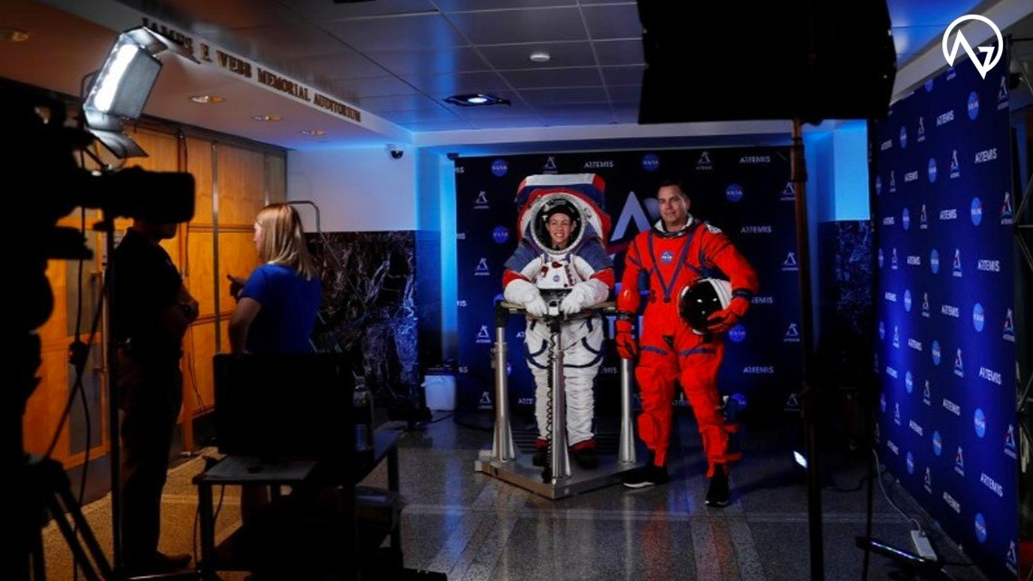 Presentan los nuevos trajes espaciales para volver a la Luna