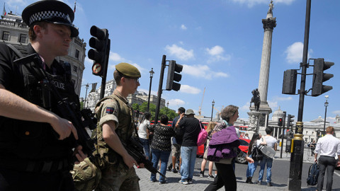 Evacúan Trafalgar Square de Londres por paquete sospechoso