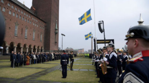 Guardan minuto de silencio en Suecia por víctimas de ataque con camión