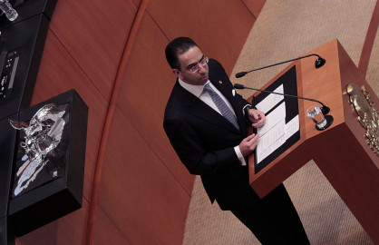 Javier Lozano solicita licencia en el Senado