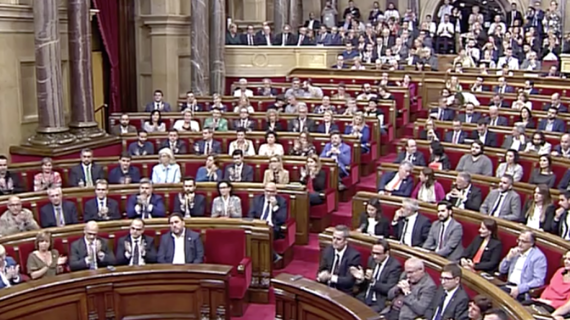 Cataluña pospone independencia, propone diálogo a España