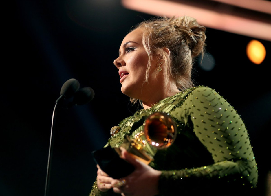  “25” de Adele obtiene el Grammy a mejor álbum del año