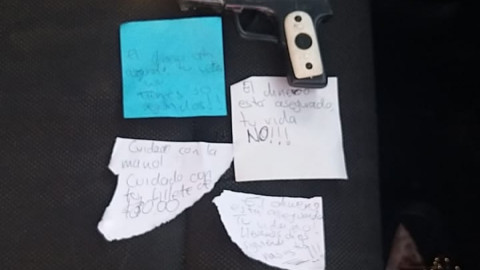 Mujer intenta robar un banco con un arma de juguete