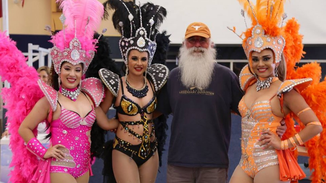 “Winter Texans” reciben con alegría la fiesta del “Carnaval Playa Miramar”