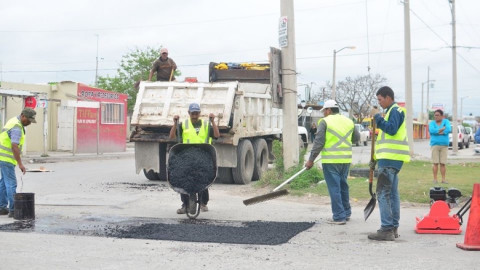 Aceleran trabajos de bacheo en Matamoros