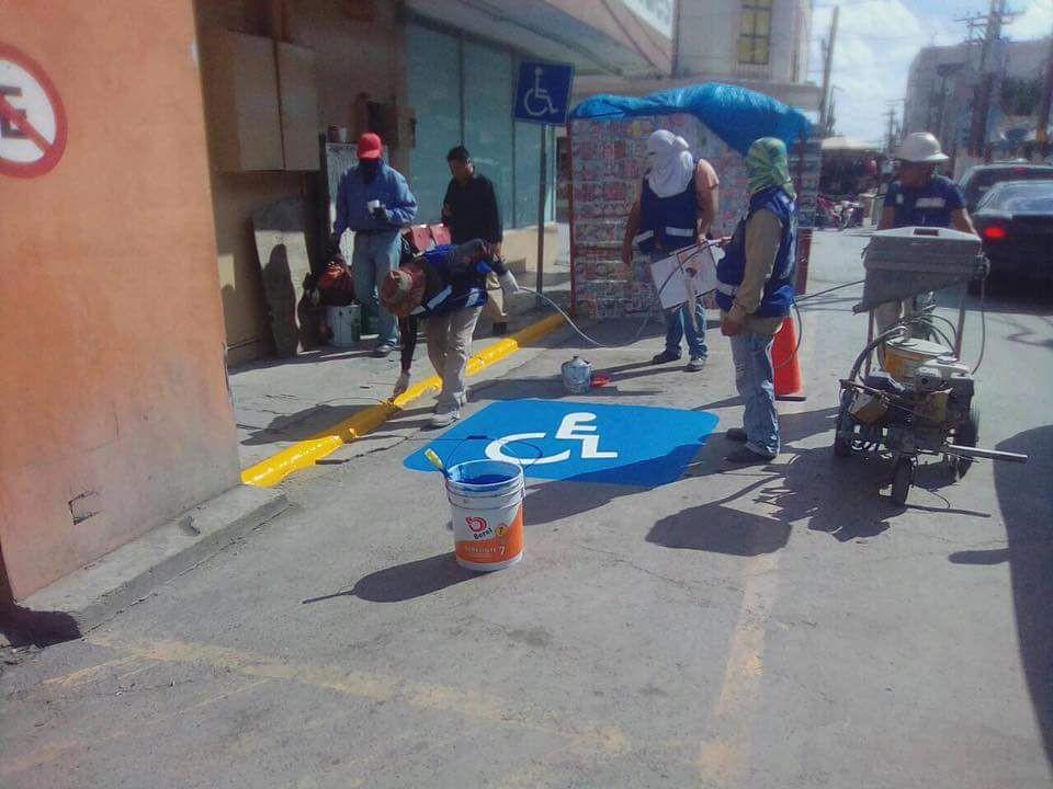 Trabaja Servicios Primarios en repintado de vialidad