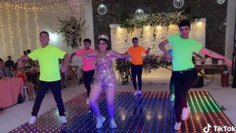 Chambelán le roba el show a quinceañera en pleno show