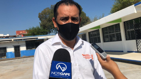 Continúan docentes en espera de indicaciones para primera evaluación