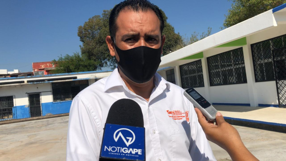 Continúan docentes en espera de indicaciones para primera evaluación