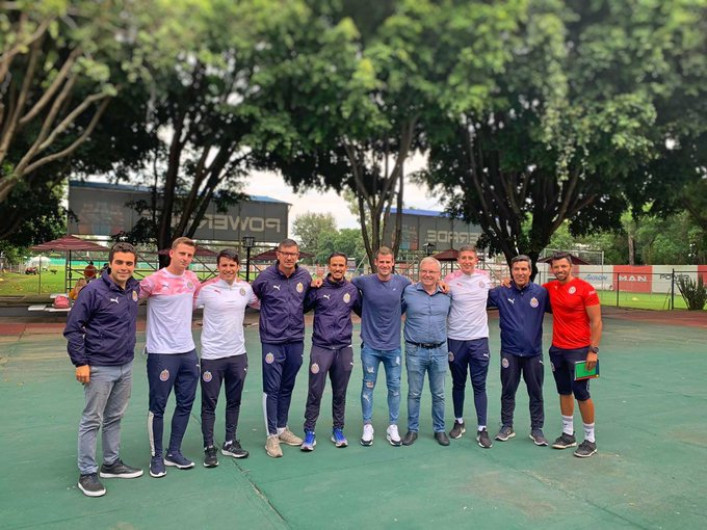 Anuncian alianza entre Chivas y Barcelona