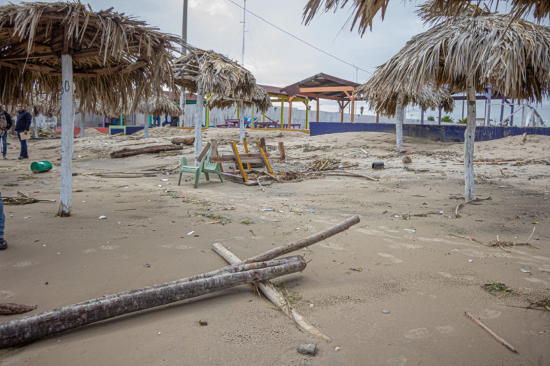 Evalúan funcionarios del Gobierno de Matamoros daños en Playa Bagdad