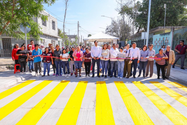 Inauguró Carlos Peña Ortiz pavimentación hidráulica por 7.6 MDP en colonia Arco Iris