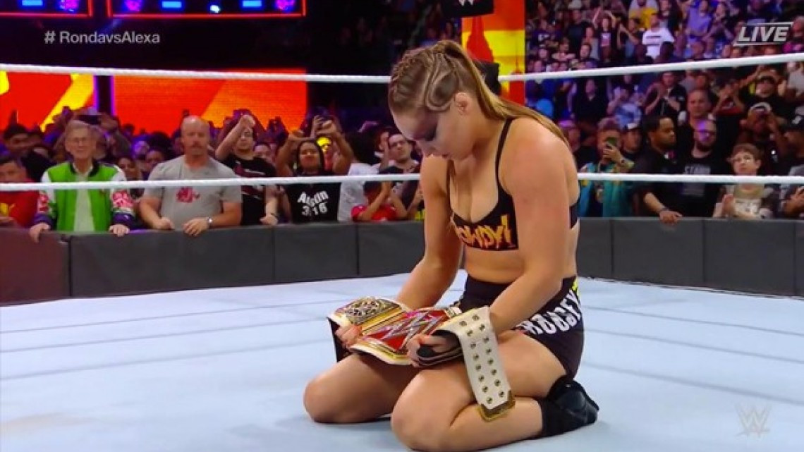 Ronda Rousey es la nueva campeona femenina de WWE RAW