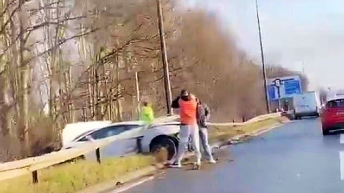 'Chiquito' Romero choca su Lamborghini cerca del predio del Manchester United