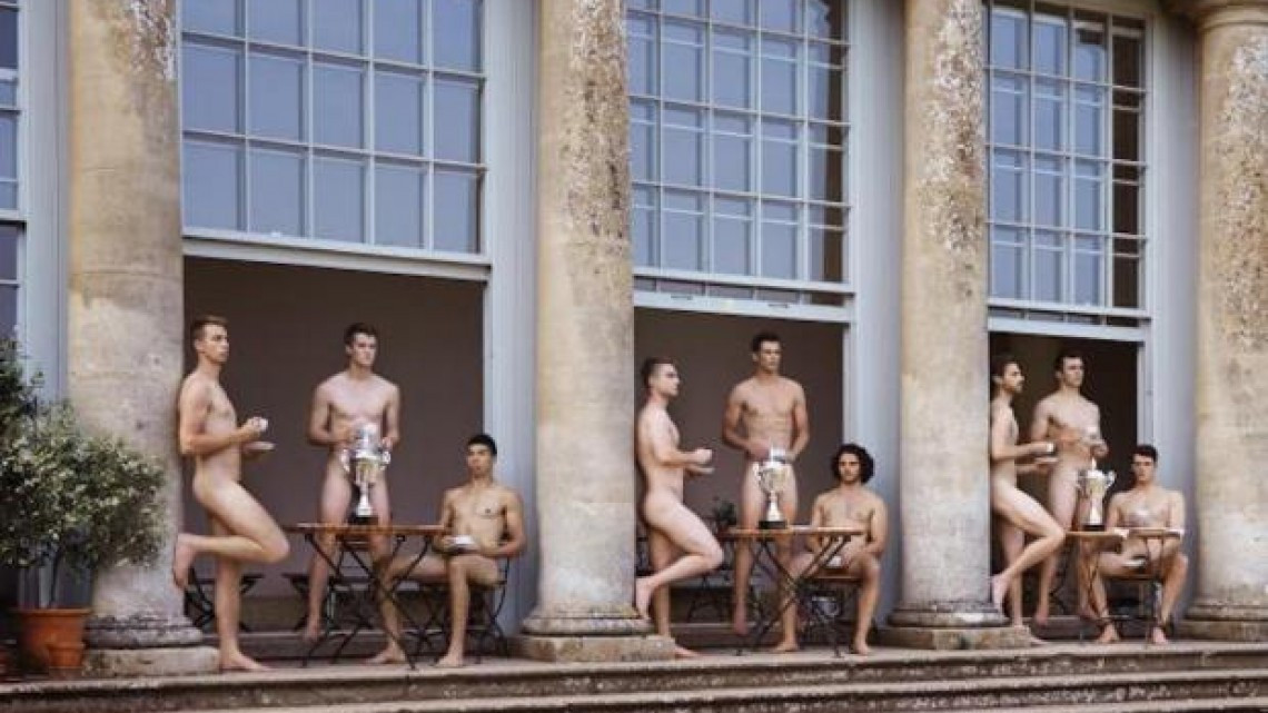 Remeros desnudos para luchar contra la homofobia