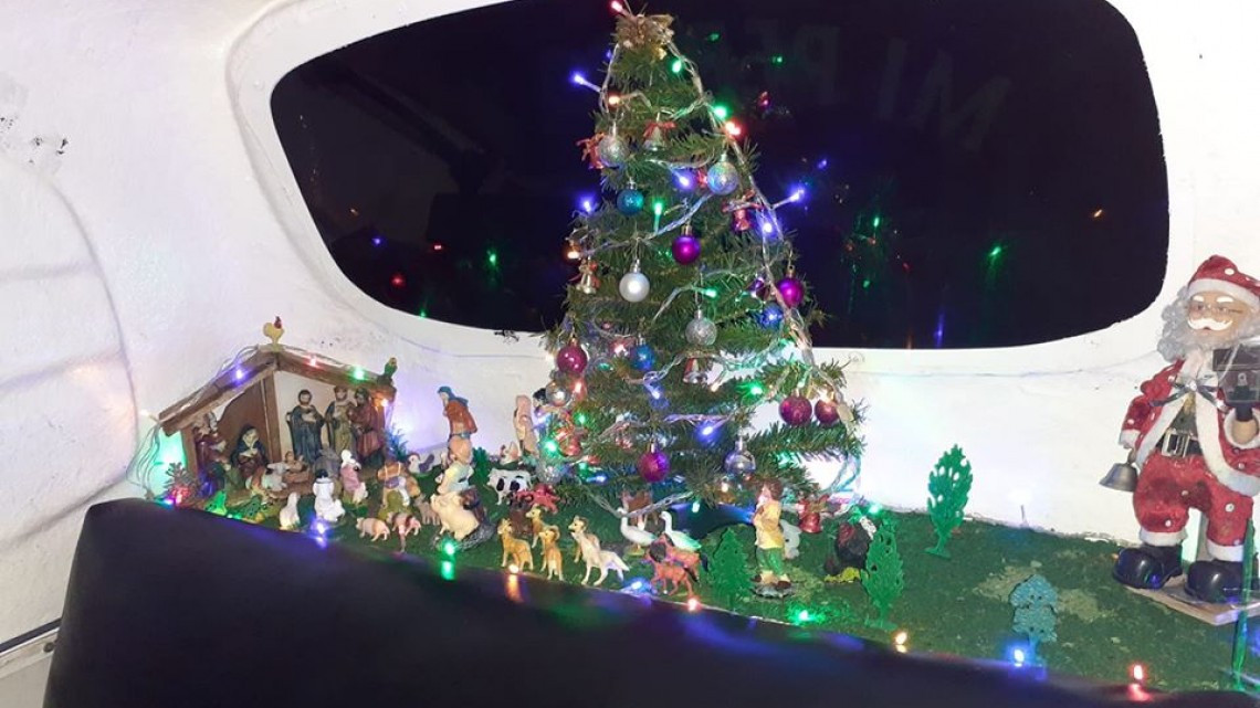 Transforma su mototaxi en trineo y se convierte en el ‘Santa Claus de Juchitán’