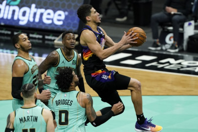 Los Suns se imponen ante Hornets en tiempo extra