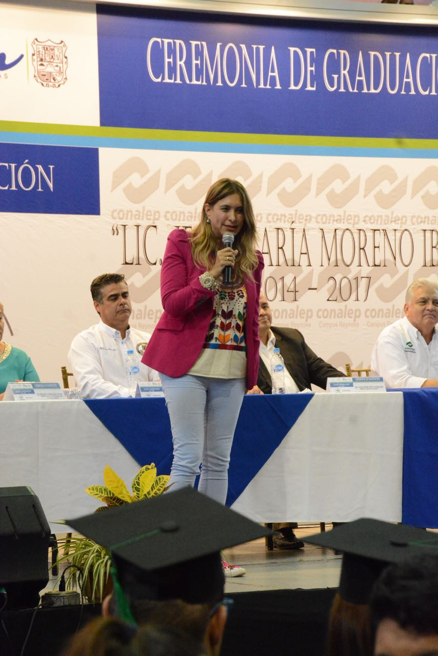 Asiste Maki a graduación de la XXXIV Generación del Conalep