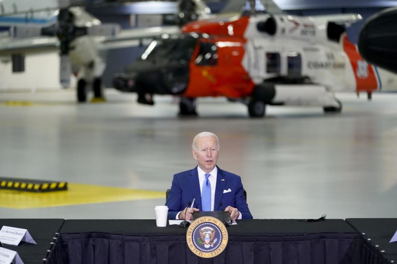 Joe Biden advierte de "otra complicada temporada de huracanes"