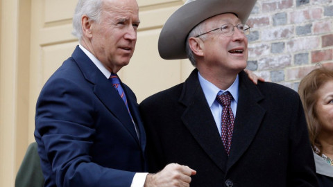 Ken Salazar es elegido por Biden como embajador de EU en México