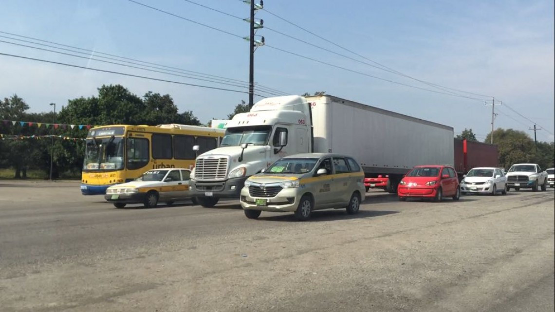 Congestionamiento vial por obra de reencarpetado