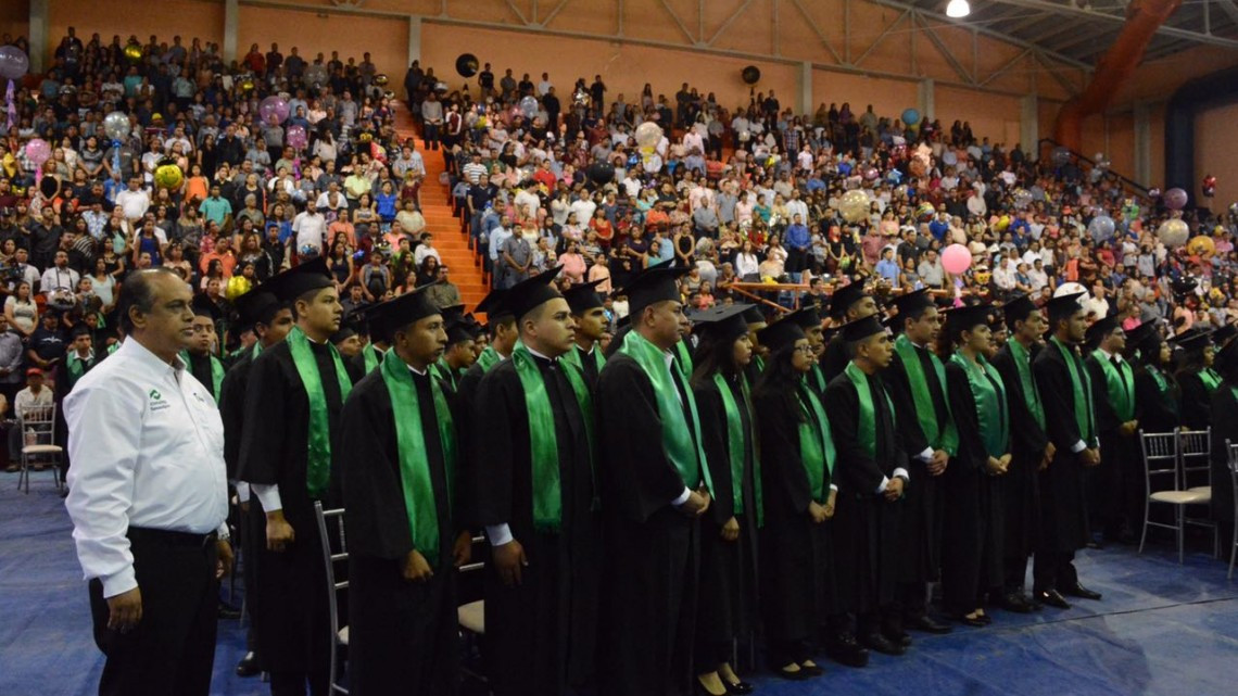 Asiste Maki a graduación de la XXXIV Generación del Conalep