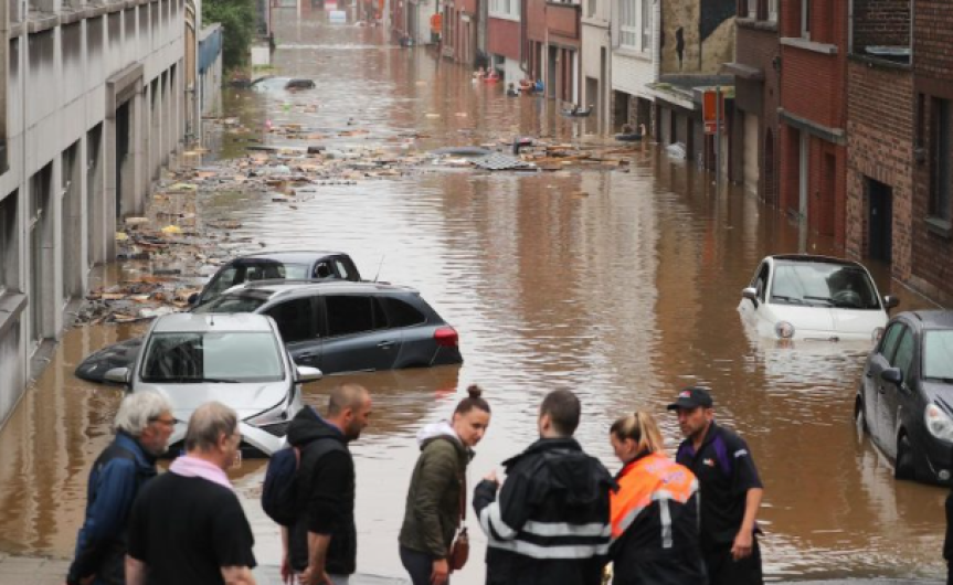 Aumentan a 15 muertos por las inundaciones en EU 